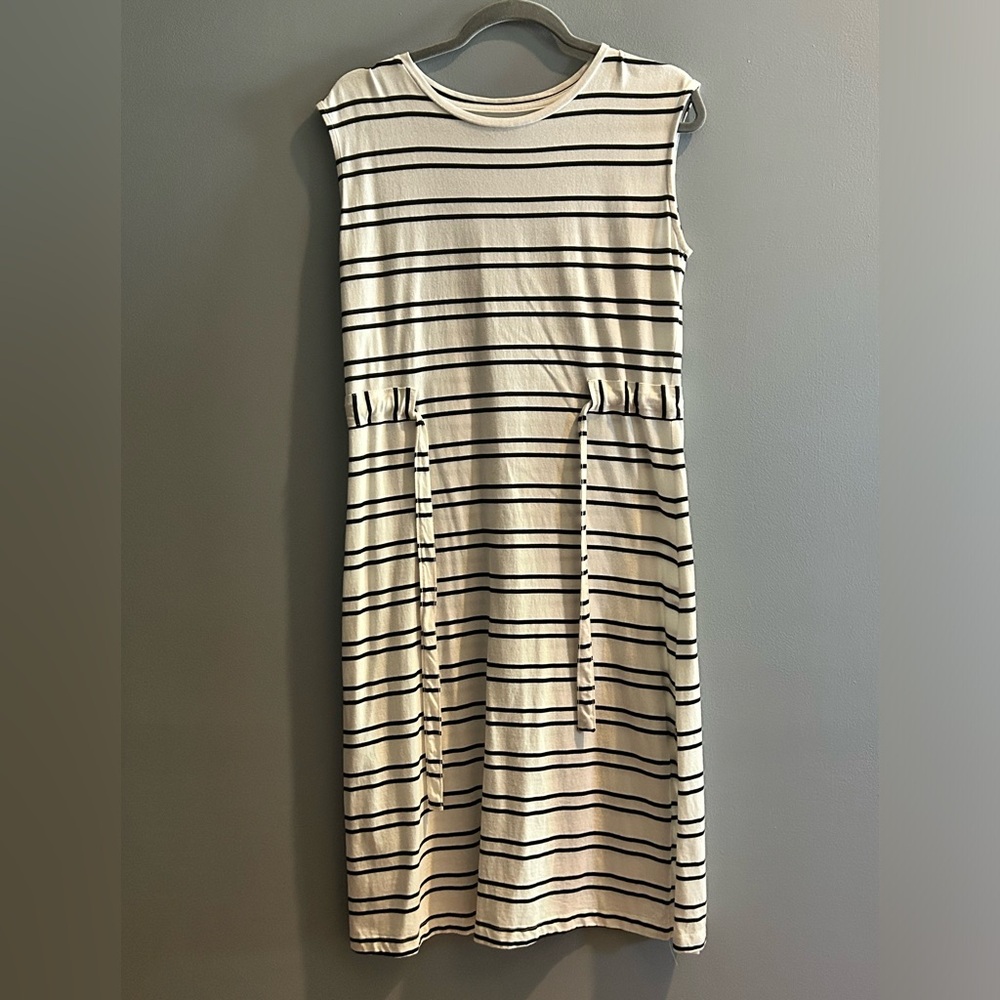 Striped dress with tie